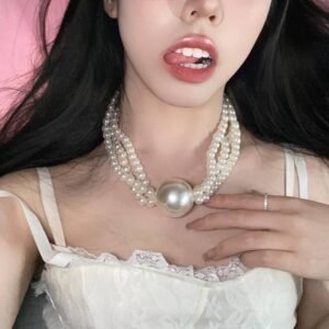 Pearl mouth bead collar